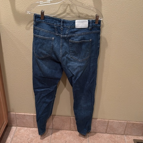 Closed woman's blue jeans made in Italy with orangic cotton. - Picture 10 of 15